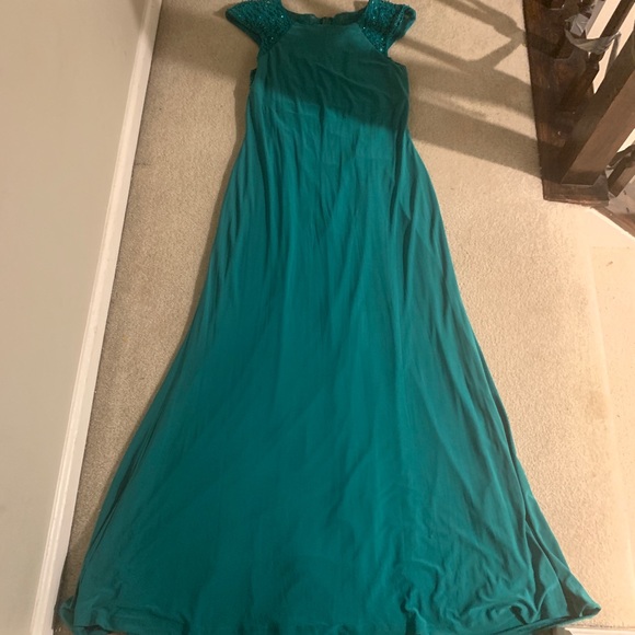 Green gown. Holiday dress. - Picture 2 of 5